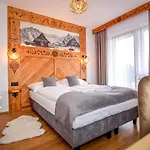 Cicha Woda 300 M Od Goracy Potok I Termy Szaflary