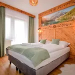 Cicha Woda 300 M Od Goracy Potok I Termy Szaflary