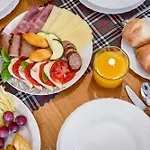 Cicha Woda 300 M Od Goracy Potok I Termy Szaflary