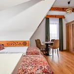 Cicha Woda 300 M Od Goracy Potok I Termy Szaflary