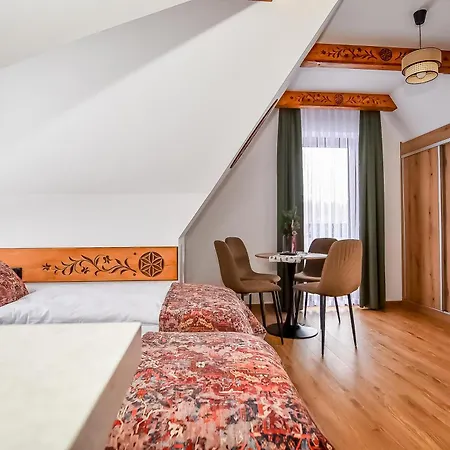 Cicha Woda 300 M Od Goracy Potok I Termy Szaflary