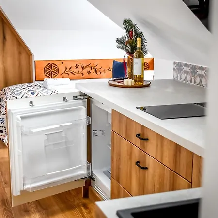 Cicha Woda 300 M Od Goracy Potok I Termy