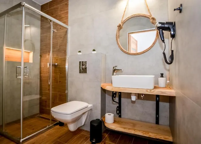 Cicha Woda 300 M Od Gorący Potok I Termy Szaflary